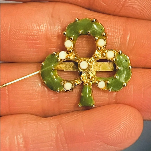 Vintage 1950s Four-Leaf Clover Brooch with Green Enamel & Milk Glass - Picture 6 of 6